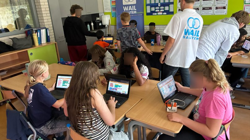 Programmeren in de klas bij WailSalutem Foundation